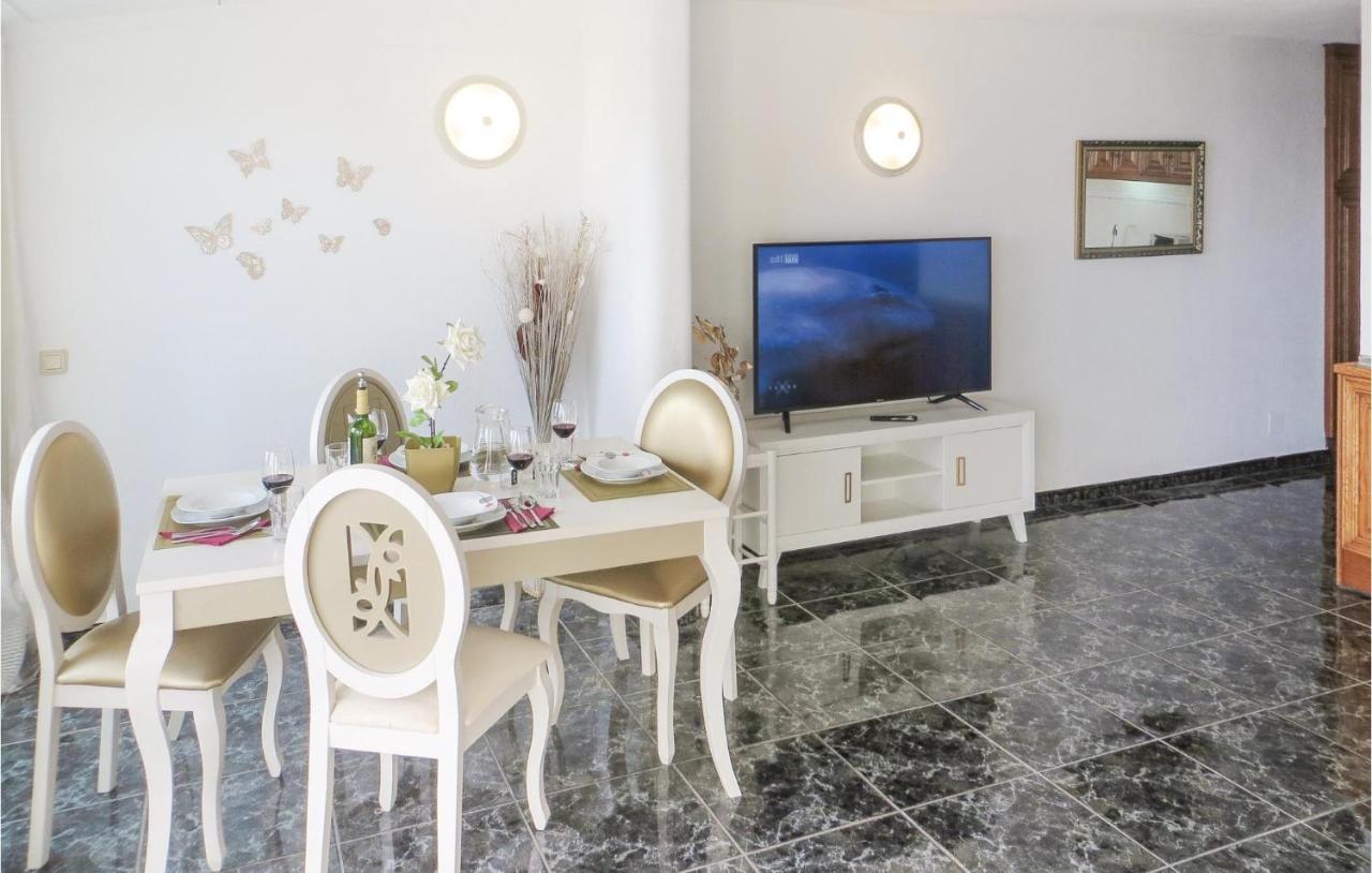 2 Bedroom Stunning Apartment In Torrevieja Exterior foto