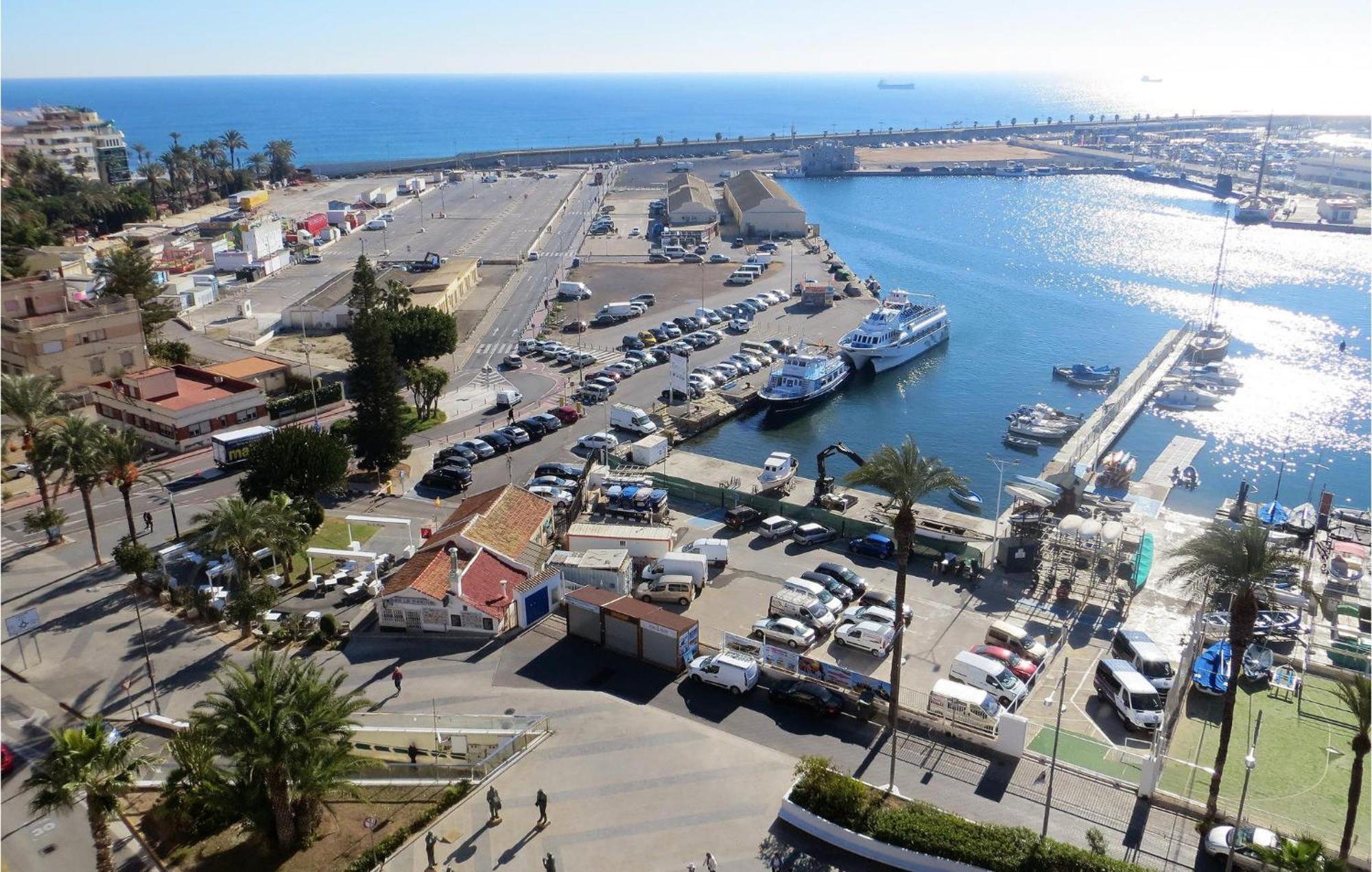 2 Bedroom Stunning Apartment In Torrevieja Exterior foto